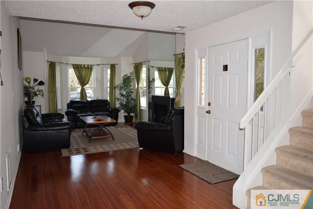 352 Lunar Road Piscataway, NJ 08854 - Photo 5 of 24 Gallery Image 5