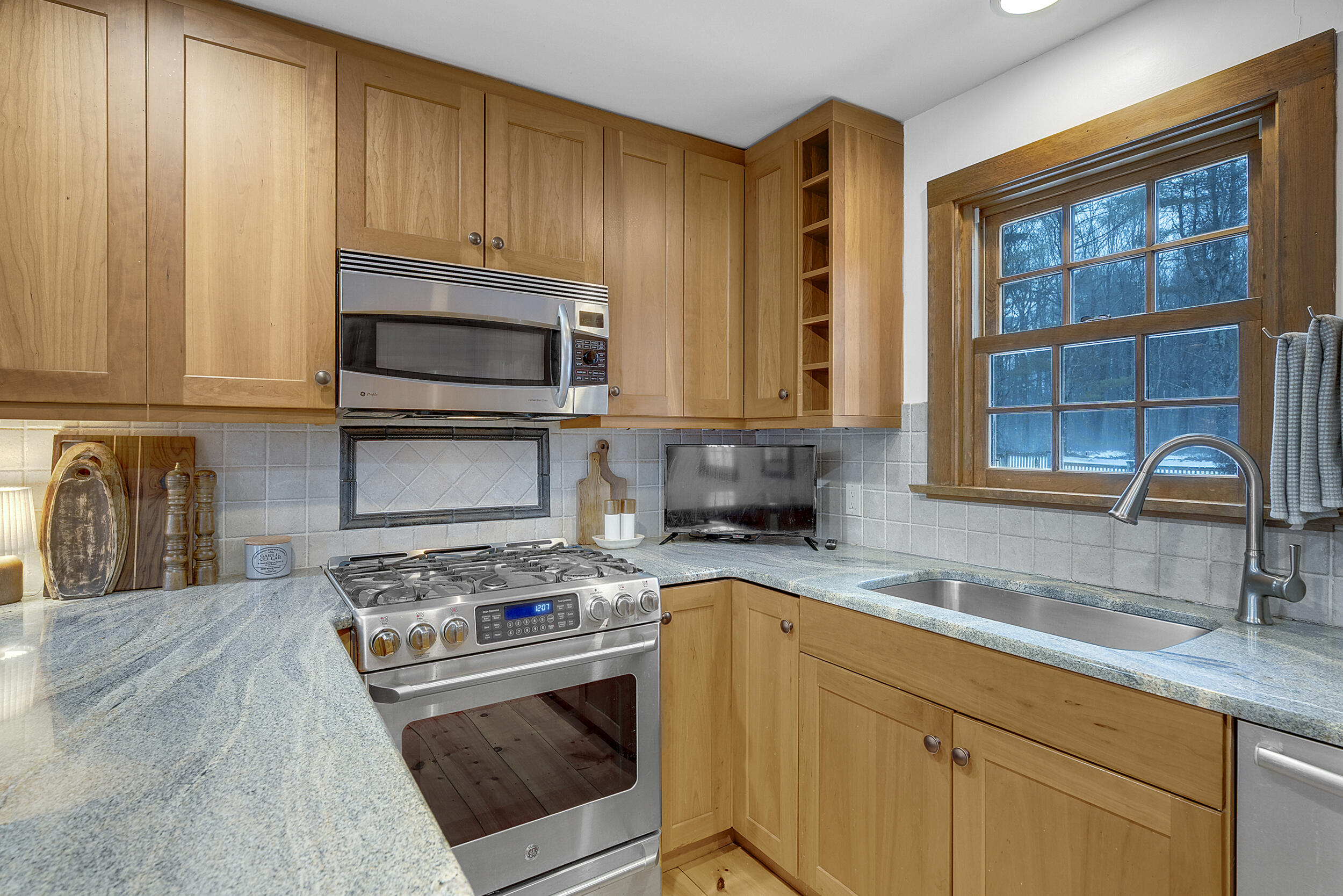 45 Beech Hill Road Freeport, ME 04032 - Photo 14 of 75 27_45beechhill-15