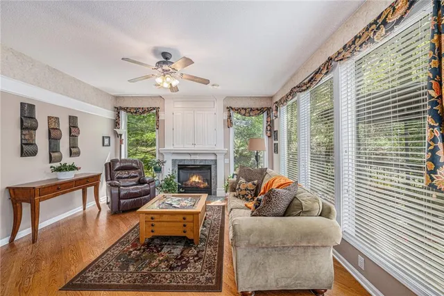 $590,000 | 10119 Northwest River Hills Drive, Parkville, MO 64152