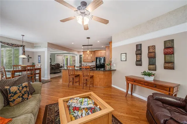 $590,000 | 10119 Northwest River Hills Drive, Parkville, MO 64152