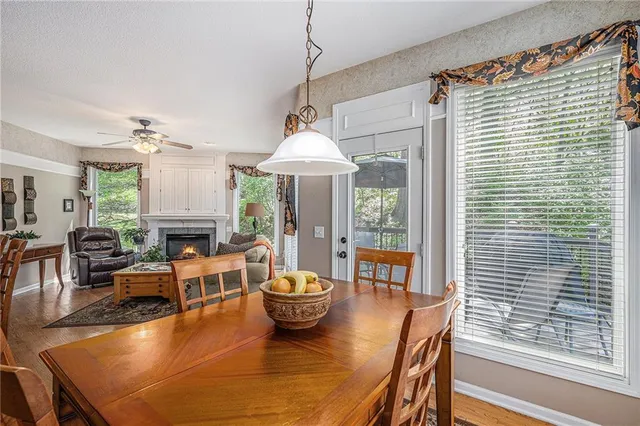 $590,000 | 10119 Northwest River Hills Drive, Parkville, MO 64152