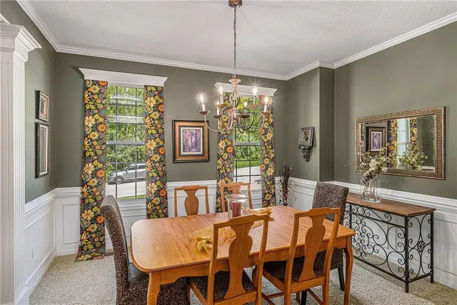 $590,000 | 10119 Northwest River Hills Drive, Parkville, MO 64152