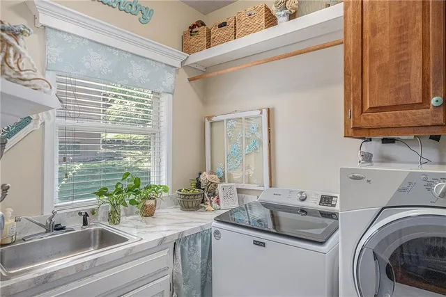 $590,000 | 10119 Northwest River Hills Drive, Parkville, MO 64152