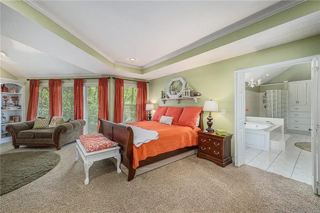 $590,000 | 10119 Northwest River Hills Drive, Parkville, MO 64152