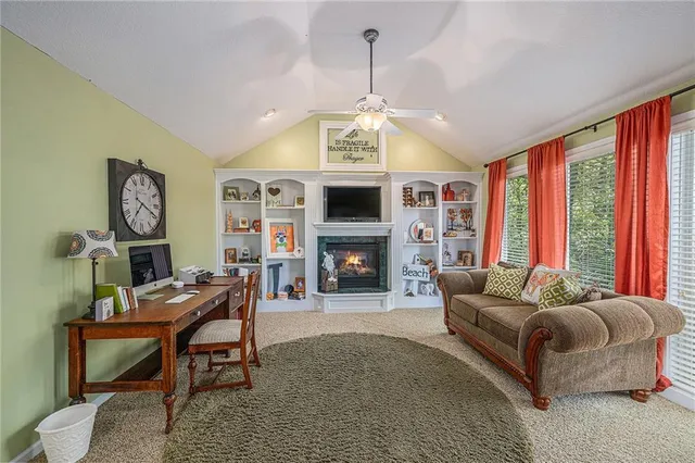 $590,000 | 10119 Northwest River Hills Drive, Parkville, MO 64152