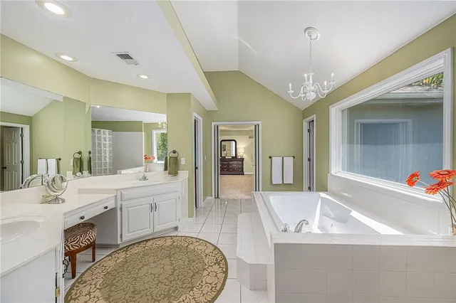 $590,000 | 10119 Northwest River Hills Drive, Parkville, MO 64152