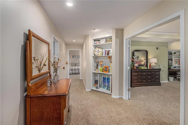 $590,000 | 10119 Northwest River Hills Drive, Parkville, MO 64152