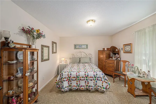 $590,000 | 10119 Northwest River Hills Drive, Parkville, MO 64152