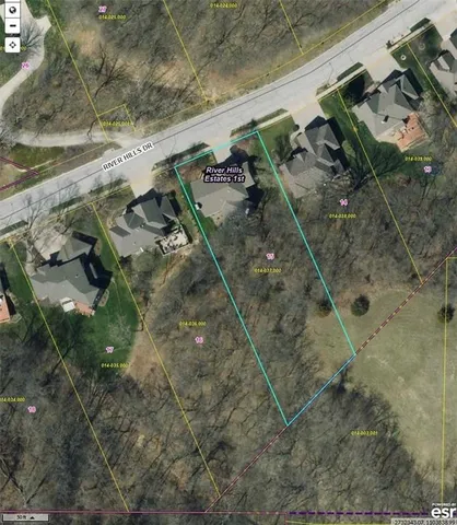 $590,000 | 10119 Northwest River Hills Drive, Parkville, MO 64152