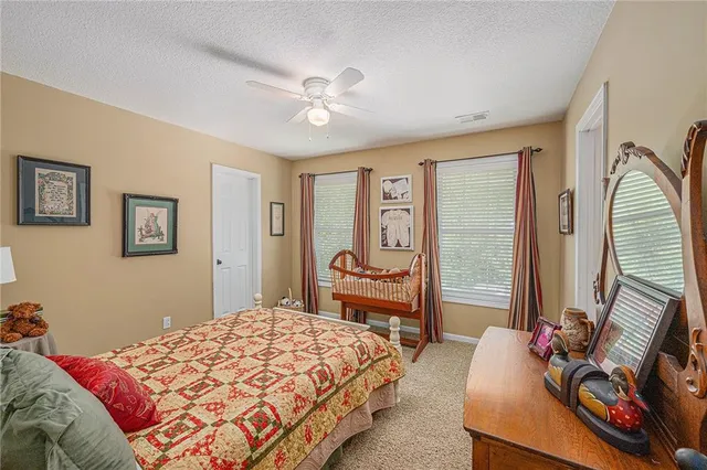 $590,000 | 10119 Northwest River Hills Drive, Parkville, MO 64152