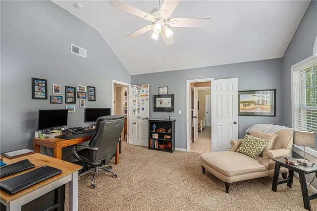 $590,000 | 10119 Northwest River Hills Drive, Parkville, MO 64152