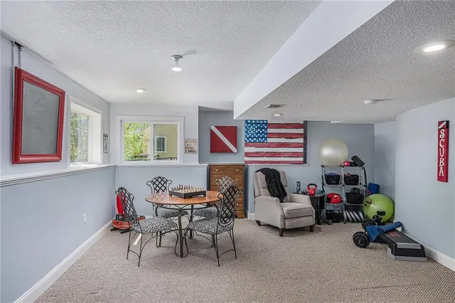 $590,000 | 10119 Northwest River Hills Drive, Parkville, MO 64152