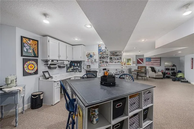 $590,000 | 10119 Northwest River Hills Drive, Parkville, MO 64152