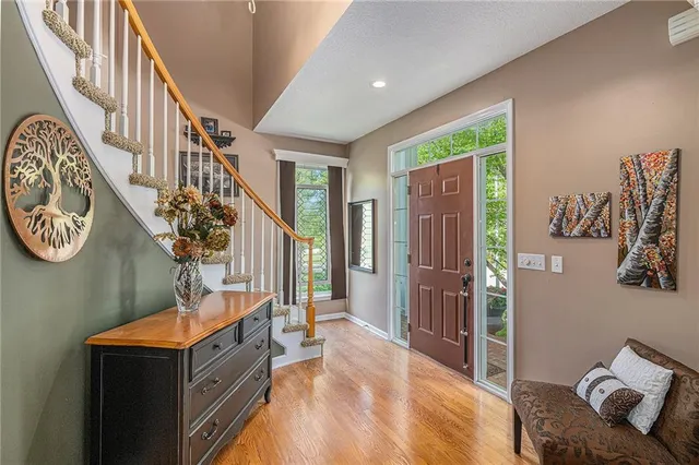 $590,000 | 10119 Northwest River Hills Drive, Parkville, MO 64152