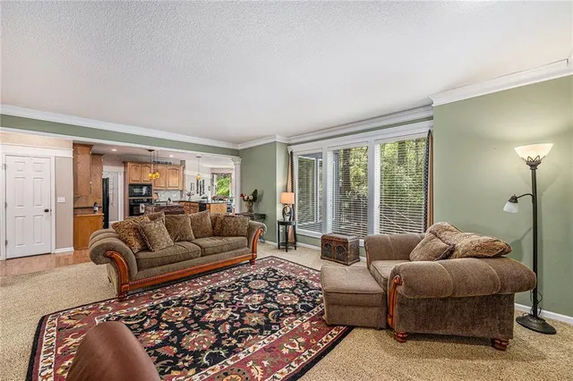 $590,000 | 10119 Northwest River Hills Drive, Parkville, MO 64152