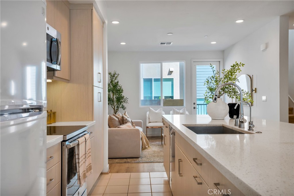 314 Bridgewater Way, Unit 2 Gardena, CA 90247 - Photo 11 of 65