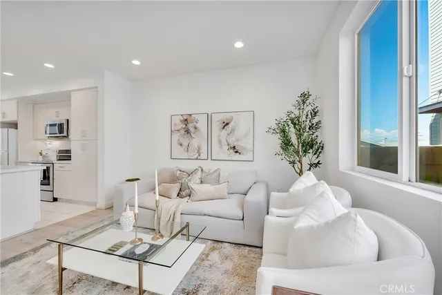 $874,900 | 314 Bridgewater Way, Unit 2, Gardena, CA 90247