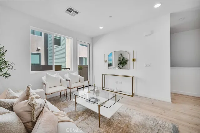 $874,900 | 314 Bridgewater Way, Unit 2, Gardena, CA 90247