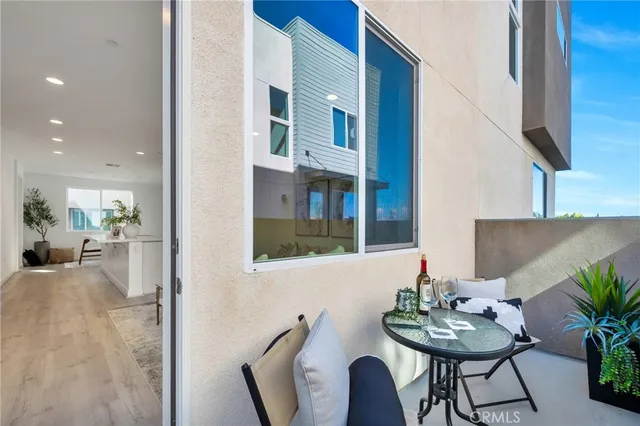 $874,900 | 314 Bridgewater Way, Unit 2, Gardena, CA 90247