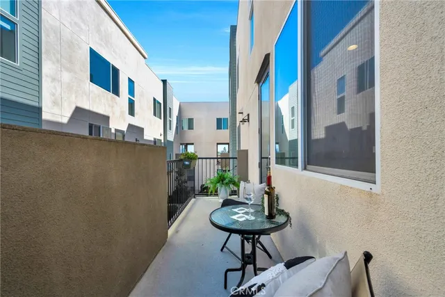 $874,900 | 314 Bridgewater Way, Unit 2, Gardena, CA 90247