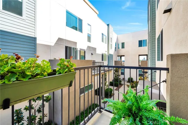 $874,900 | 314 Bridgewater Way, Unit 2, Gardena, CA 90247