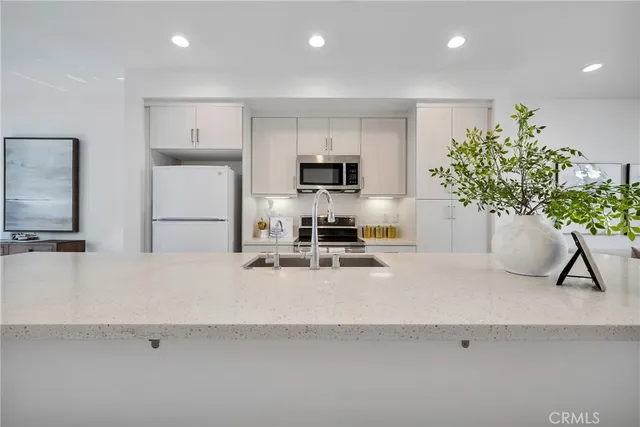 $874,900 | 314 Bridgewater Way, Unit 2, Gardena, CA 90247