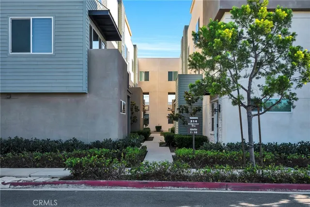 $874,900 | 314 Bridgewater Way, Unit 2, Gardena, CA 90247