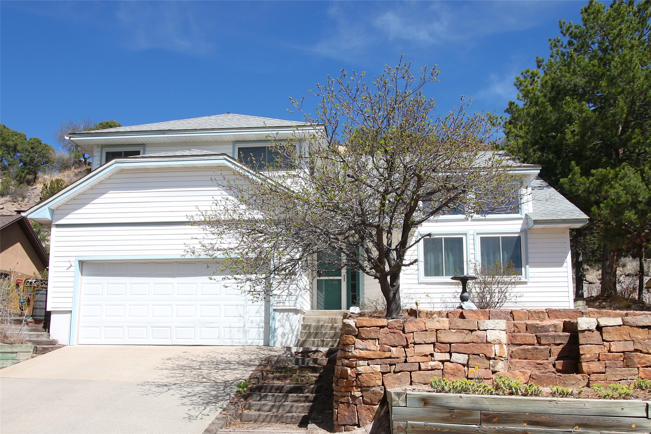 1346 Big Rock Loop Los Alamos, NM 87544 - Photo 1 of 38