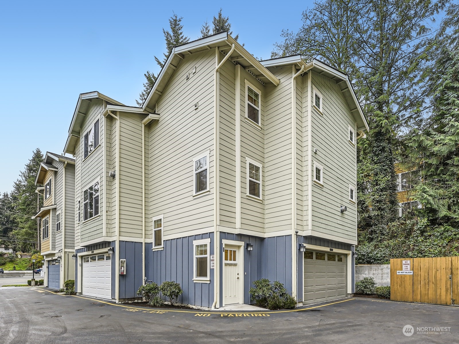 23228 Edmonds Way, Unit 104 Edmonds, WA 98026 - Photo 1 of 27 Gallery Image 1