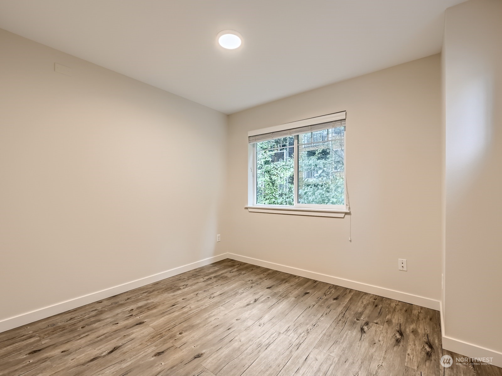 23228 Edmonds Way, Unit 104 Edmonds, WA 98026 - Photo 14 of 27 Gallery Image 14