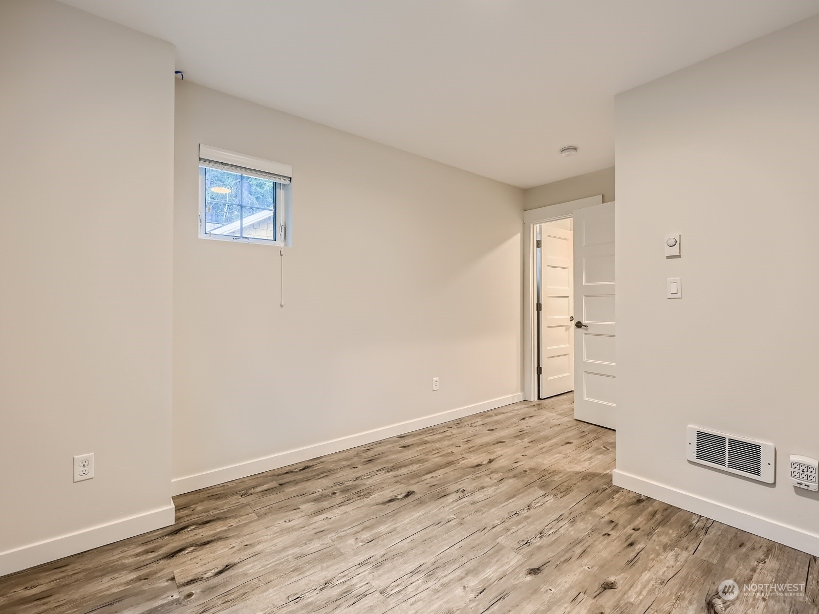 23228 Edmonds Way, Unit 104 Edmonds, WA 98026 - Photo 15 of 27 Gallery Image 15