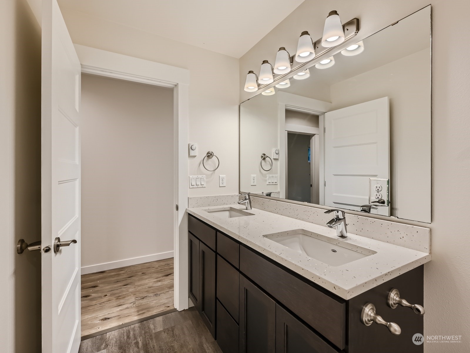 23228 Edmonds Way, Unit 104 Edmonds, WA 98026 - Photo 18 of 27 Gallery Image 18
