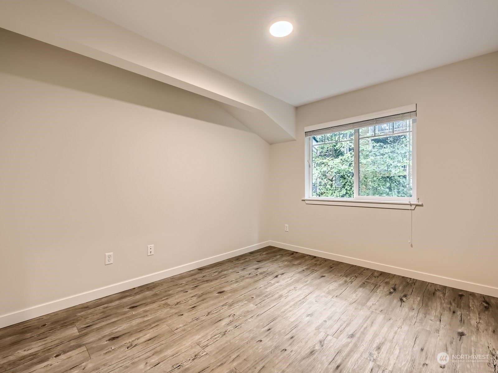 23228 Edmonds Way, Unit 104 Edmonds, WA 98026 - Photo 20 of 27 Gallery Image 20