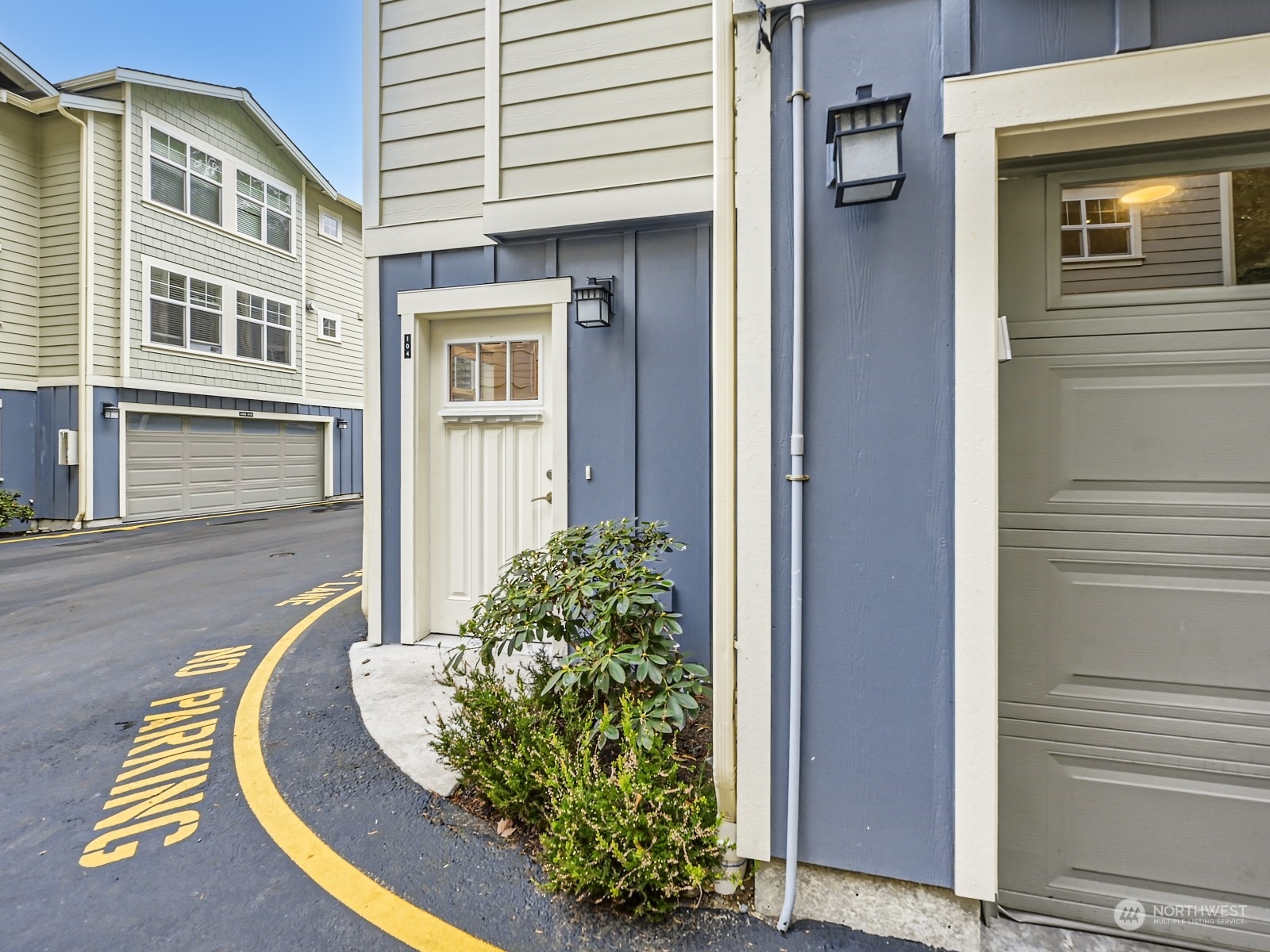 23228 Edmonds Way, Unit 104 Edmonds, WA 98026 - Photo 2 of 27 Gallery Image 2
