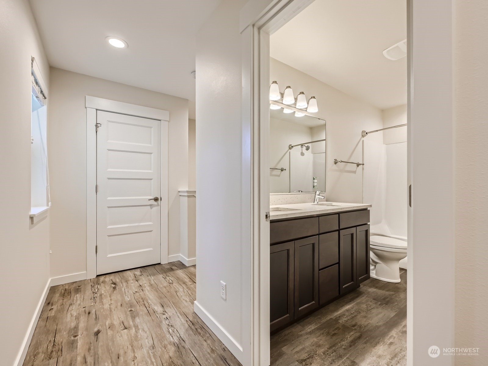 23228 Edmonds Way, Unit 104 Edmonds, WA 98026 - Photo 24 of 27 Gallery Image 24