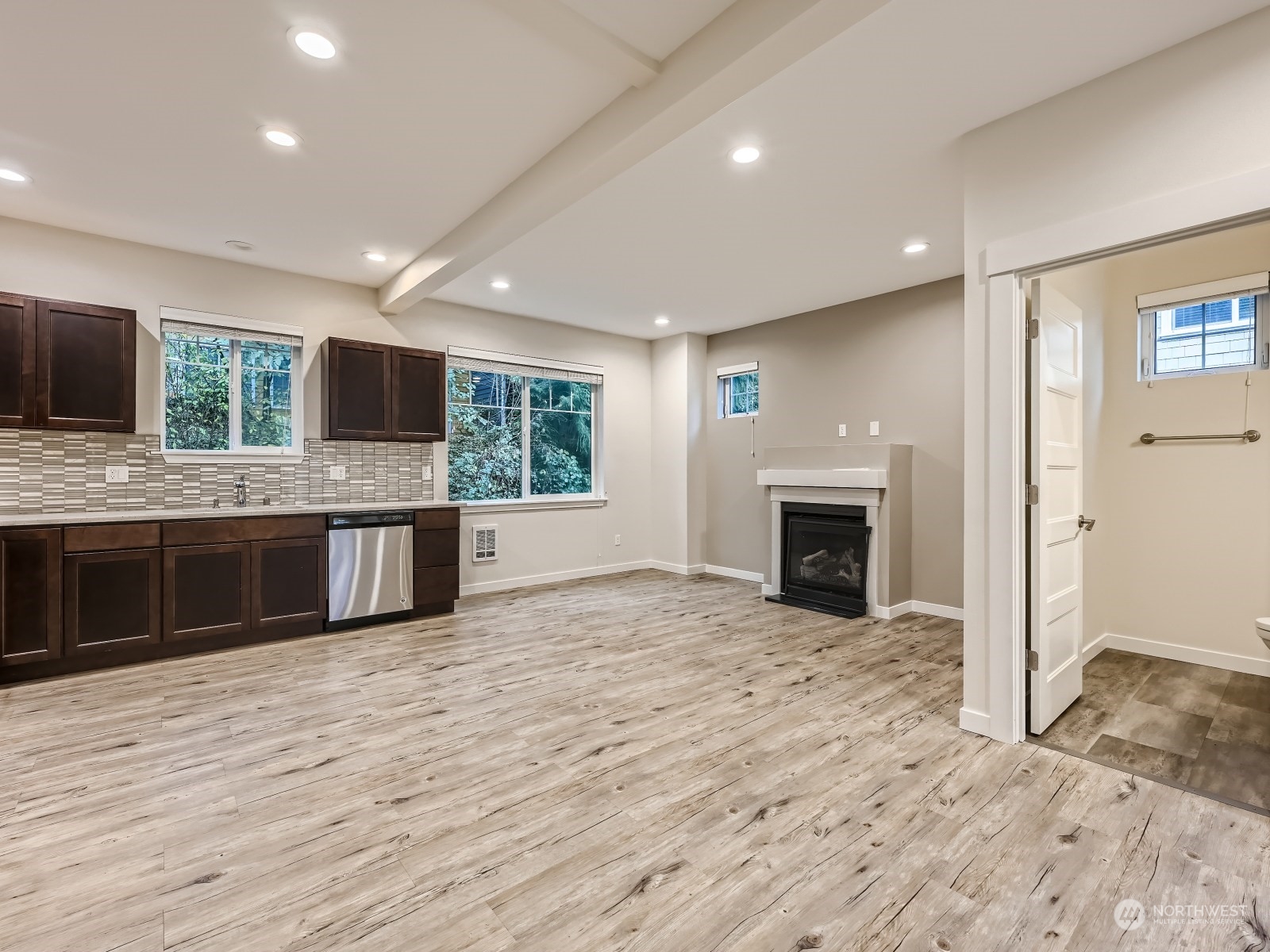 23228 Edmonds Way, Unit 104 Edmonds, WA 98026 - Photo 4 of 27 Gallery Image 4
