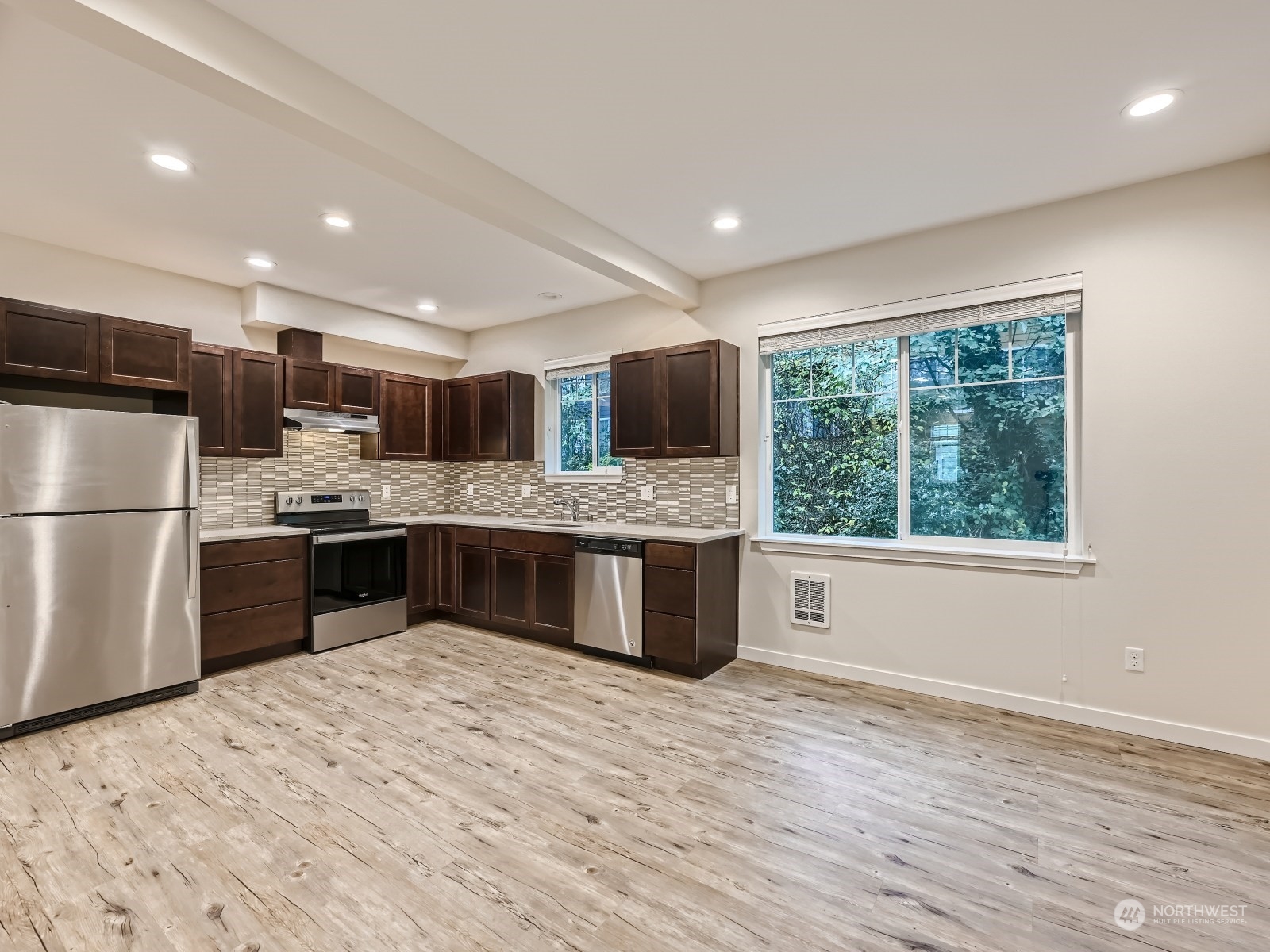 23228 Edmonds Way, Unit 104 Edmonds, WA 98026 - Photo 6 of 27 Gallery Image 6
