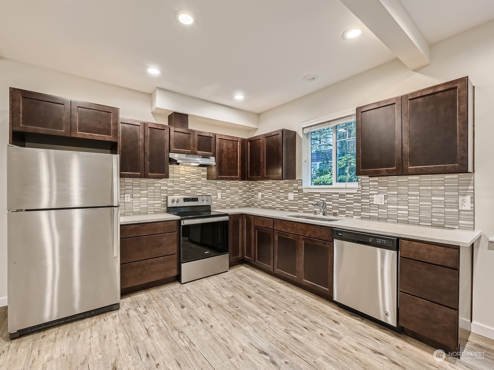 23228 Edmonds Way, Unit 104 Edmonds, WA 98026 - Photo 9 of 27 Gallery Image 9