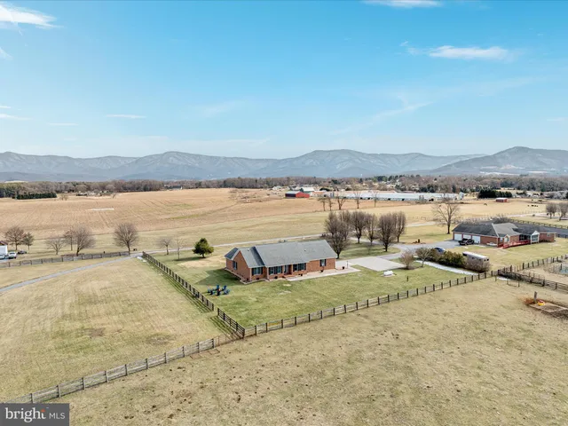 $699,900 | 237 Preston Lane, Luray, VA 22835