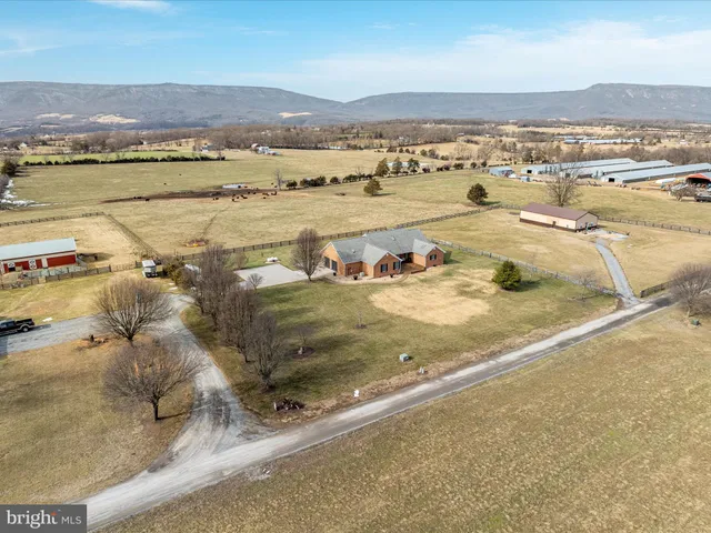 $699,900 | 237 Preston Lane, Luray, VA 22835