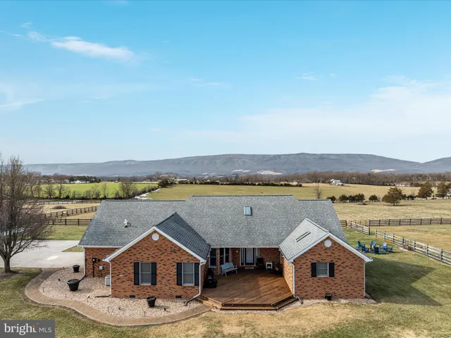 $699,900 | 237 Preston Lane, Luray, VA 22835