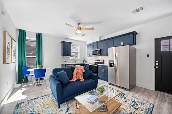 $1,300 | 207 East 38th Street, Unit B, Houston, TX 77018