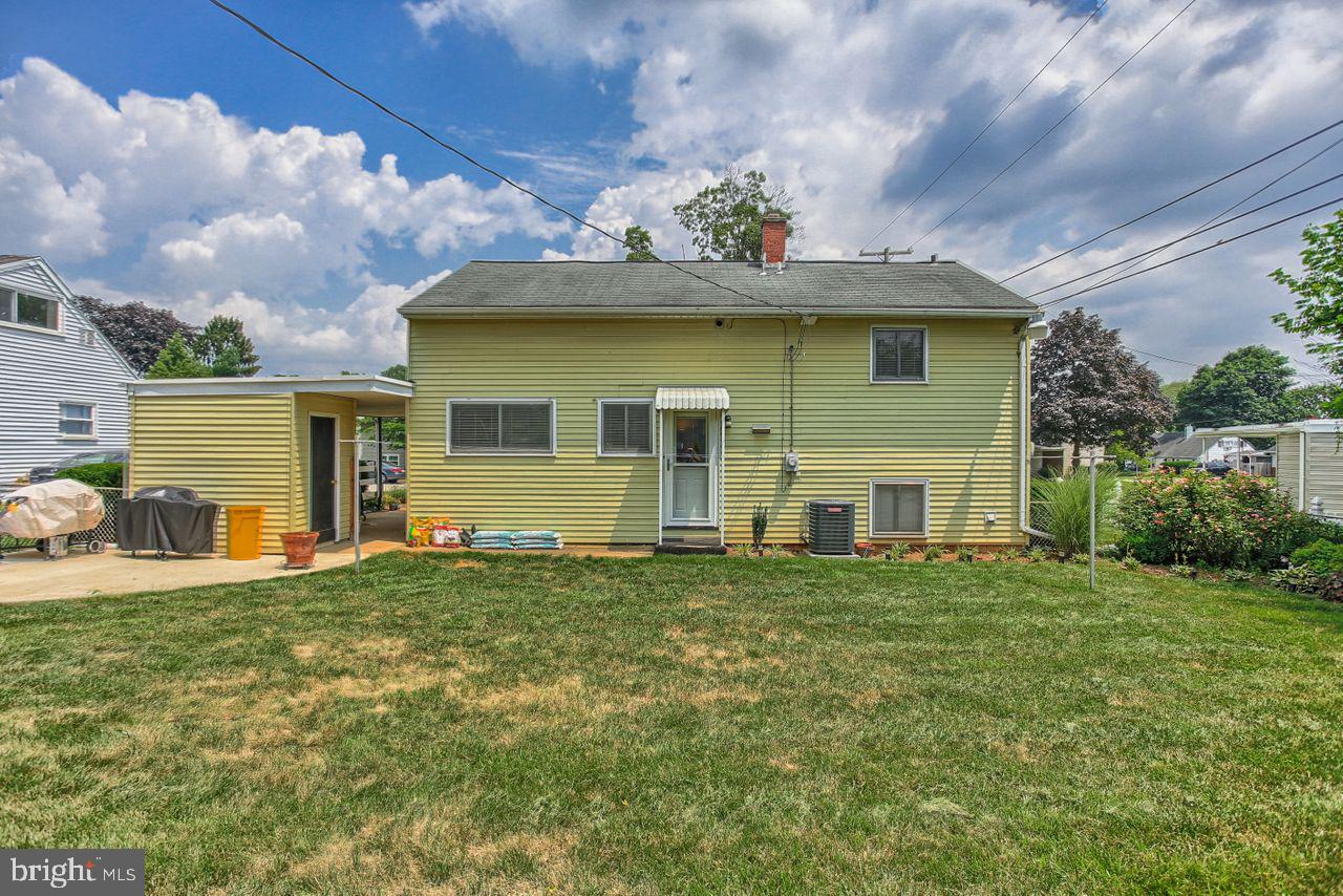 1204 Devers Road York, PA 17404 - Photo 4 of 33