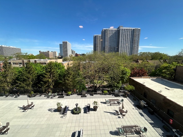 720 West Gordon Terrace, Unit 6D Chicago, IL 60613 - Photo 11 of 28 a view of a terrace
