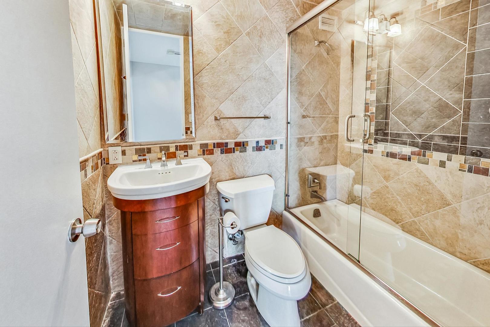 720 West Gordon Terrace, Unit 6D Chicago, IL 60613 - Photo 12 of 28 a bathroom with a sink toilet and shower