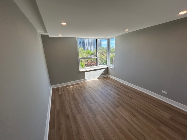 720 West Gordon Terrace, Unit 6D Chicago, IL 60613 - Photo 13 of 28 an empty room with wooden floor and windows