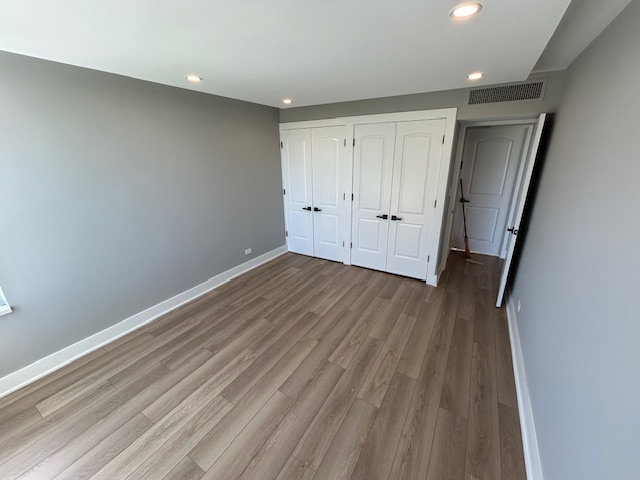 720 West Gordon Terrace, Unit 6D Chicago, IL 60613 - Photo 14 of 28 a view of hallway with wooden floor