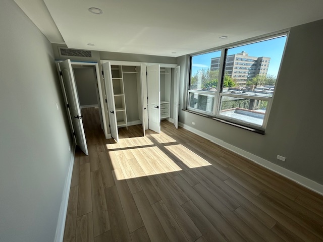 720 West Gordon Terrace, Unit 6D Chicago, IL 60613 - Photo 19 of 28 a view of a room with wooden floor and windows
