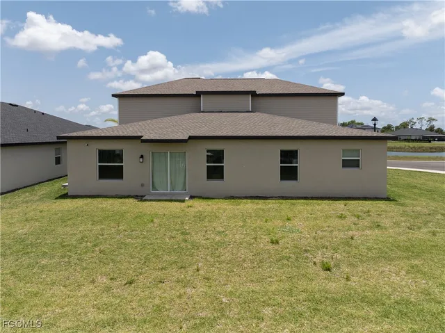 a view of a house with a backyard