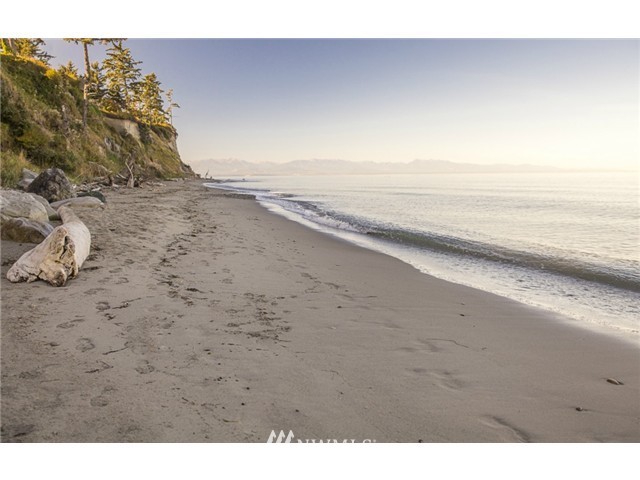 1441 West Beach Road Oak Harbor, WA 98277 - Photo 4 of 24 Gallery Image 4